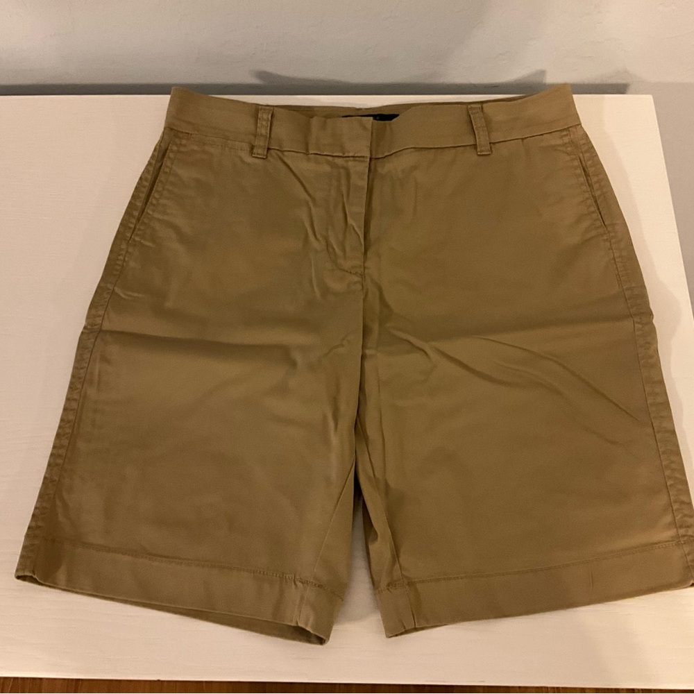 EUC J. Crew Khaki Bermuda Chinos in Size 6
